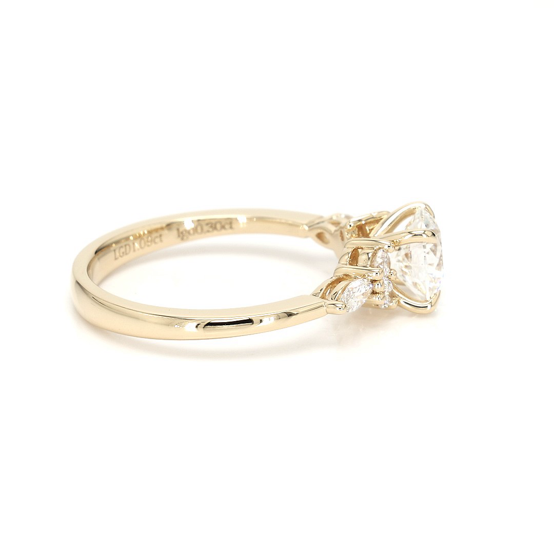 18K 1.09ct Round Shaped Noelle Ring Yellow Frame 8
