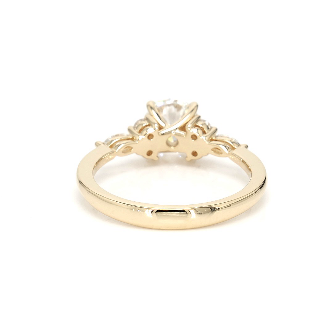 18K 1.09ct Round Shaped Noelle Ring Yellow Frame 16