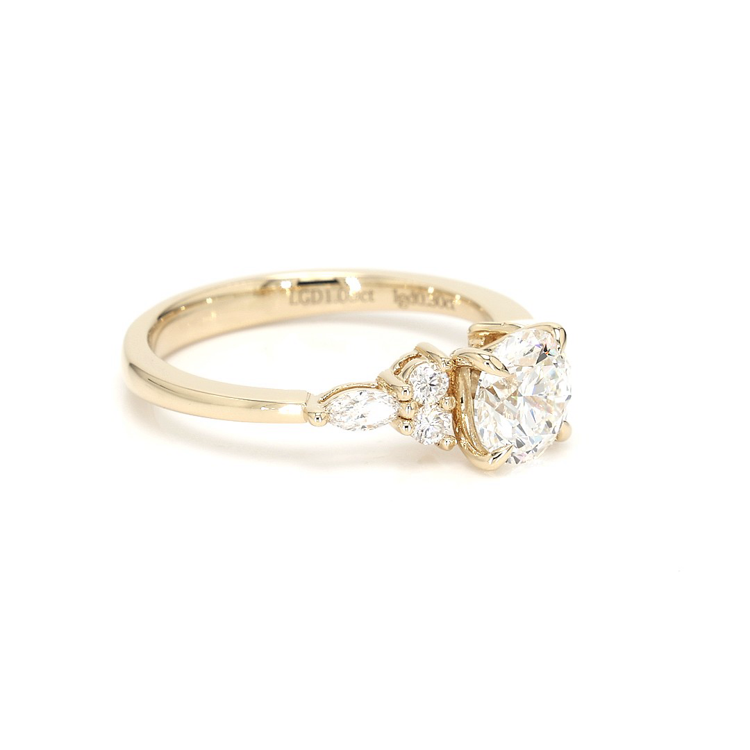 18K 1.09ct Round Shaped Noelle Ring Yellow Frame 20