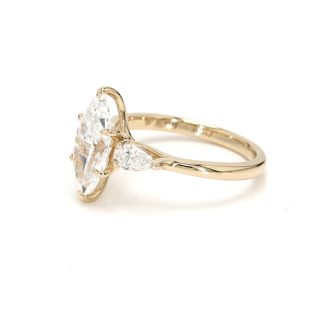 18K 2ct Marquise Shaped Marquise Ring Yellow Frame 1