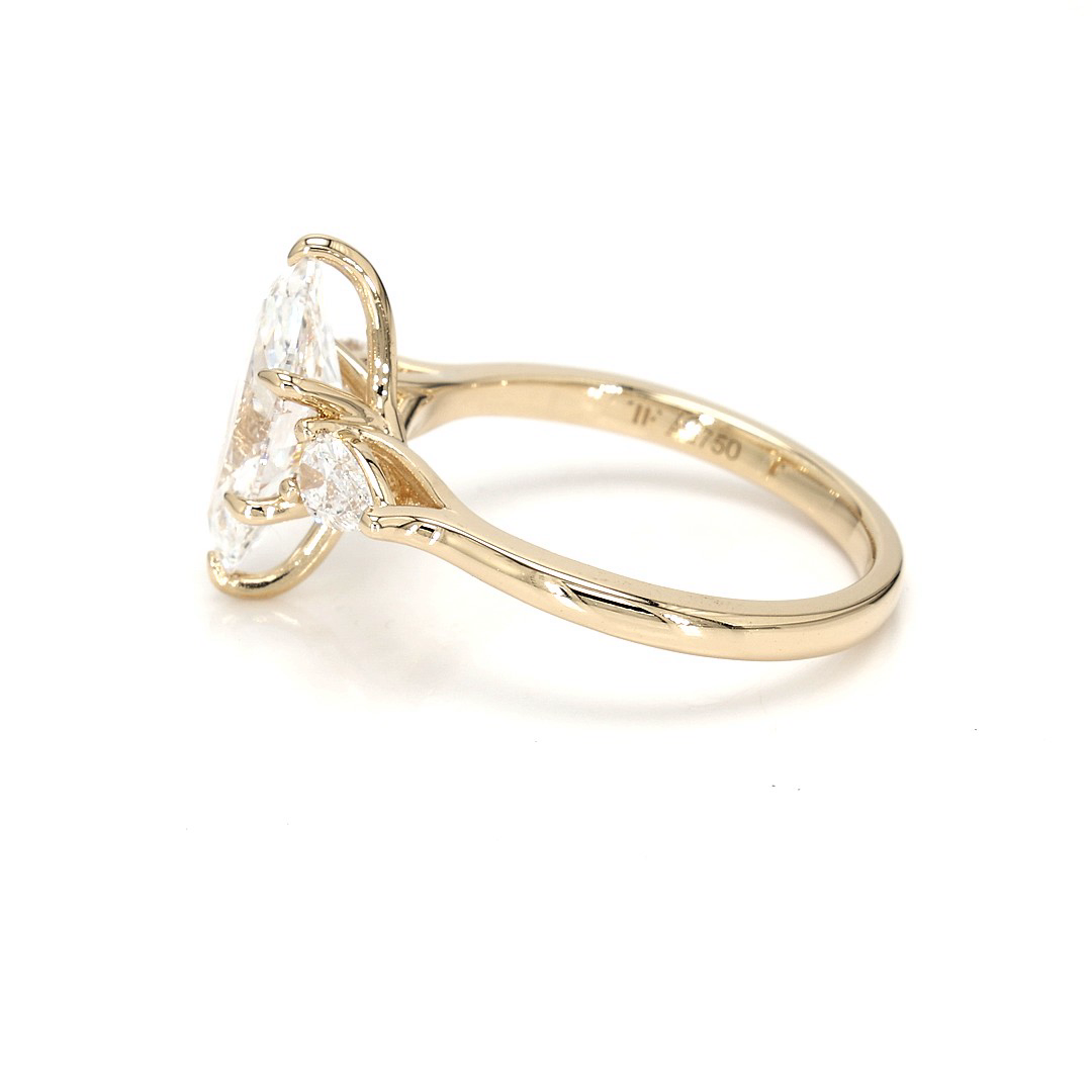 18K 2ct Marquise Shaped Marquise Ring Yellow Frame 2