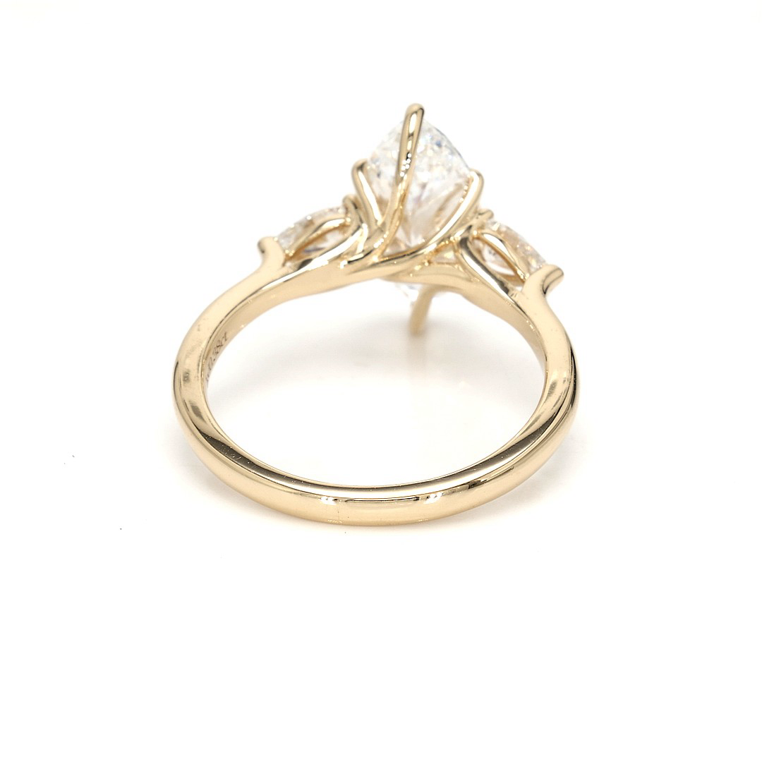 18K 2ct Marquise Shaped Marquise Ring Yellow Frame 5
