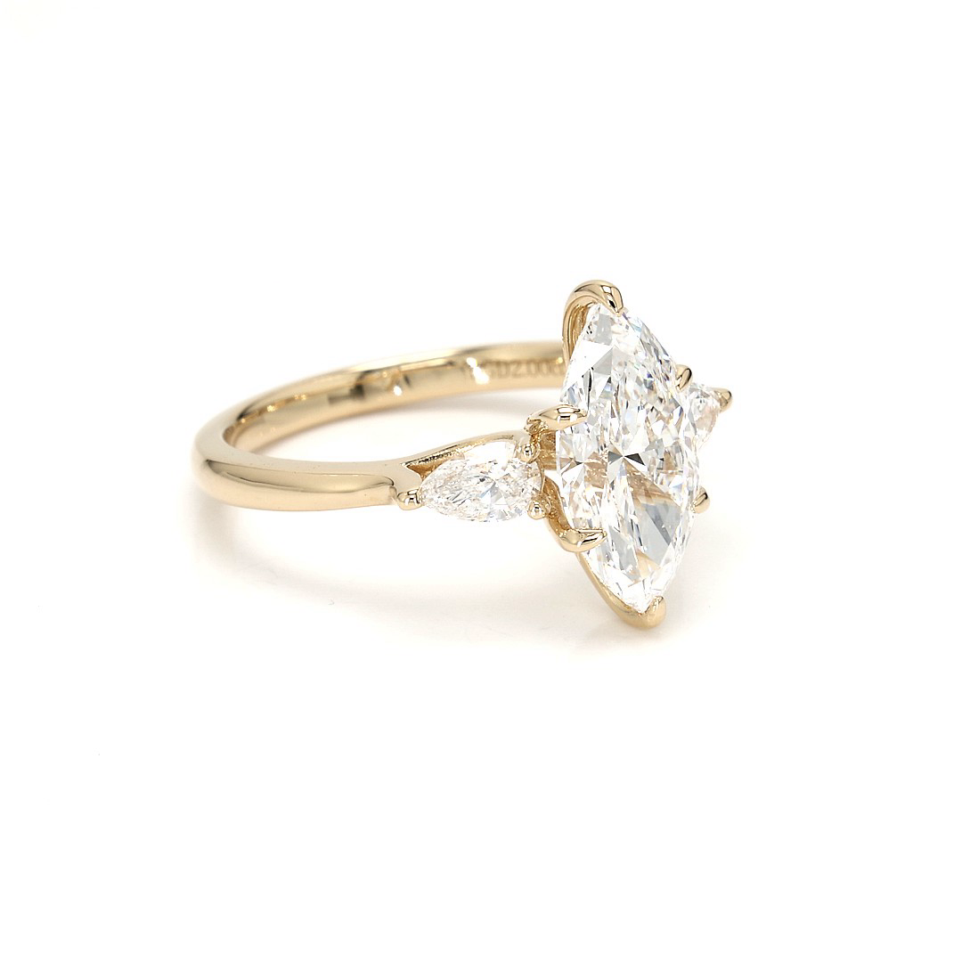 18K 2ct Marquise Shaped Marquise Ring Yellow Frame 9