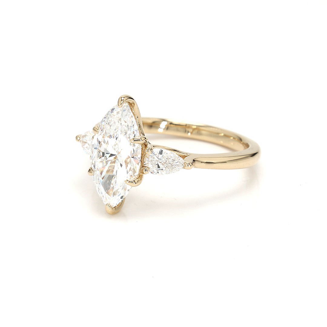 18K 2ct Marquise Shaped Marquise Ring Yellow Frame 11