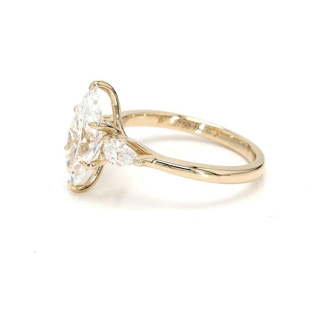 18K 2ct Marquise Shaped Marquise Ring Yellow Frame 12