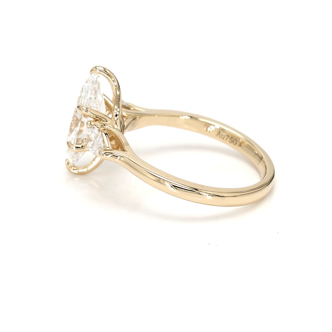 18K 2ct Marquise Shaped Marquise Ring Yellow Frame 13