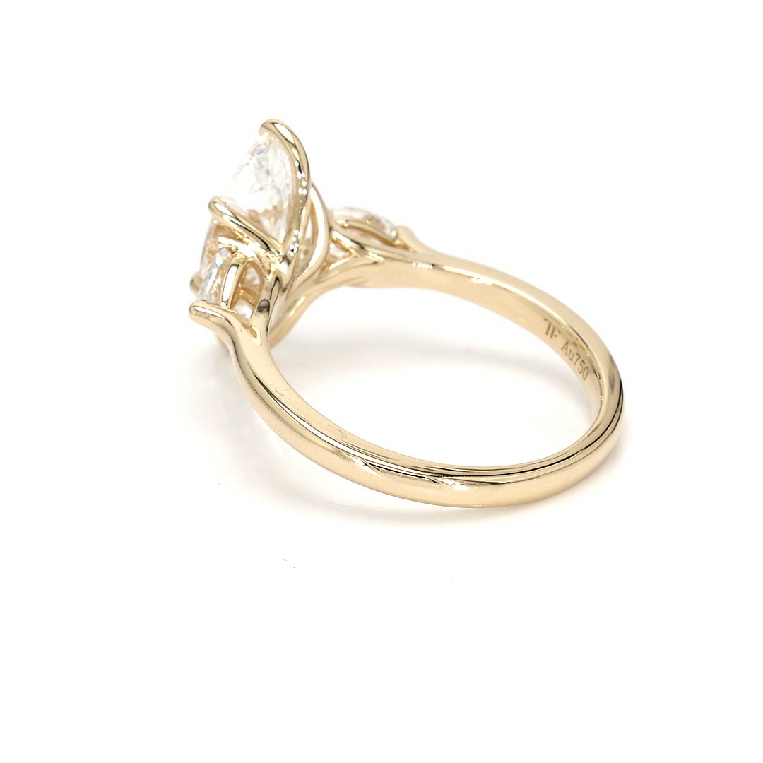 18K 2ct Marquise Shaped Marquise Ring Yellow Frame 14