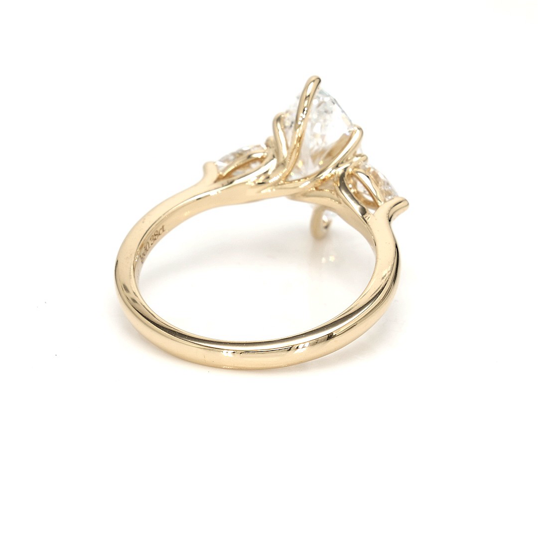 18K 2ct Marquise Shaped Marquise Ring Yellow Frame 16