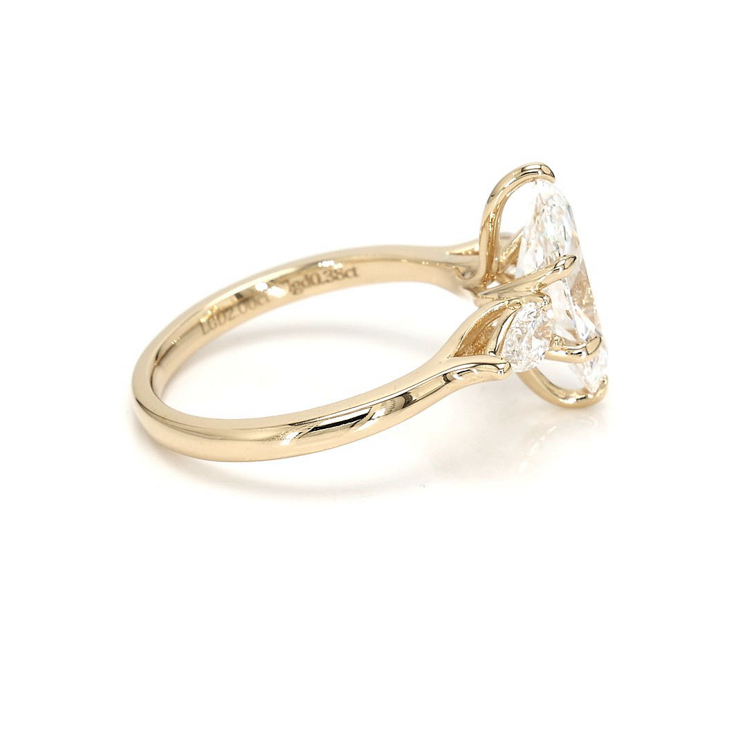 18K 2ct Marquise Shaped Marquise Ring Yellow Frame 18