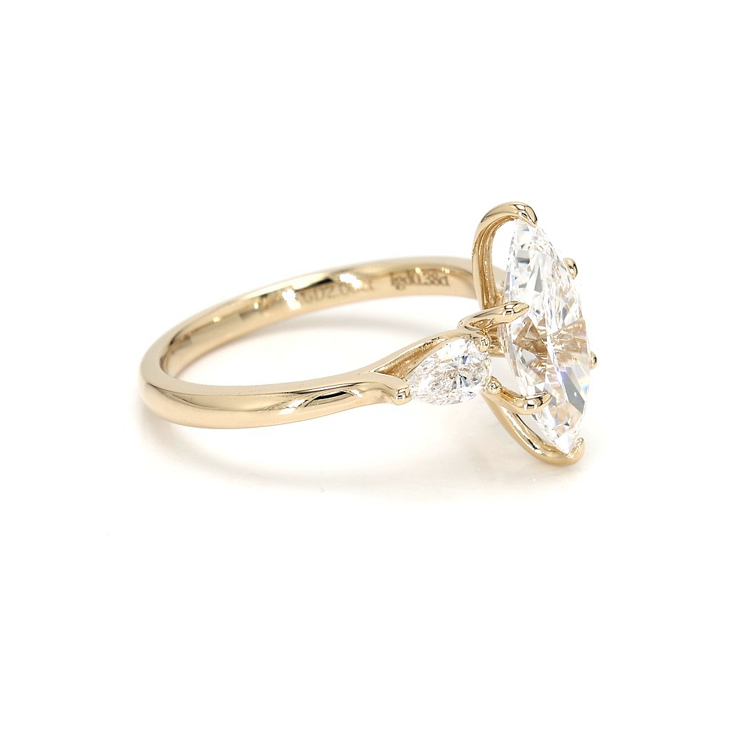18K 2ct Marquise Shaped Marquise Ring Yellow Frame 19