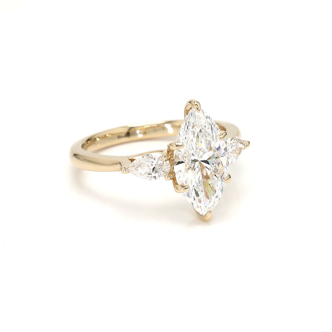 18K 2ct Marquise Shaped Marquise Ring Yellow Frame 20