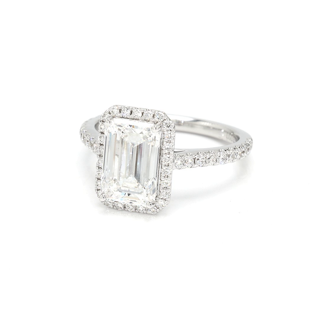 18K 2.59ct Emerald Shaped Emerald Halo Ring Ring White Frame 0