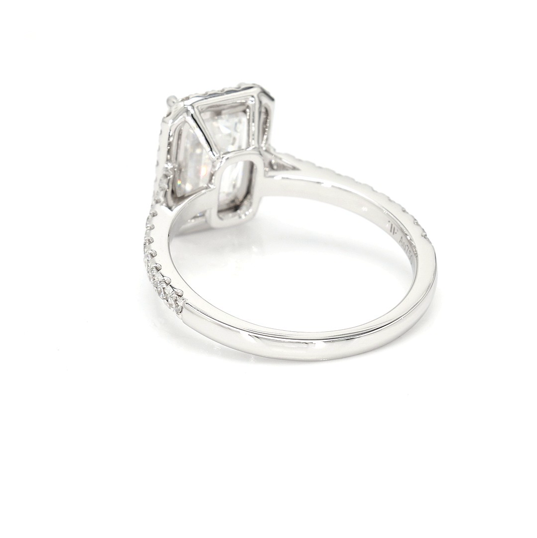 18K 2.59ct Emerald Shaped Emerald Halo Ring Ring White Frame 4