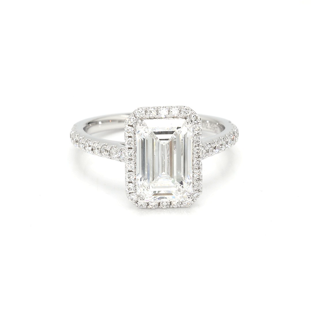 18K 2.59ct Emerald Shaped Emerald Halo Ring Ring White Frame 10