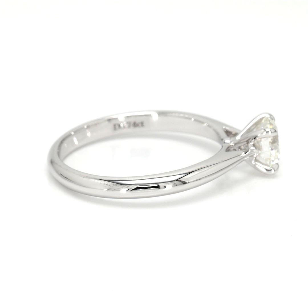18K 0.74ct Round  Shaped Florence Ring White Frame 8