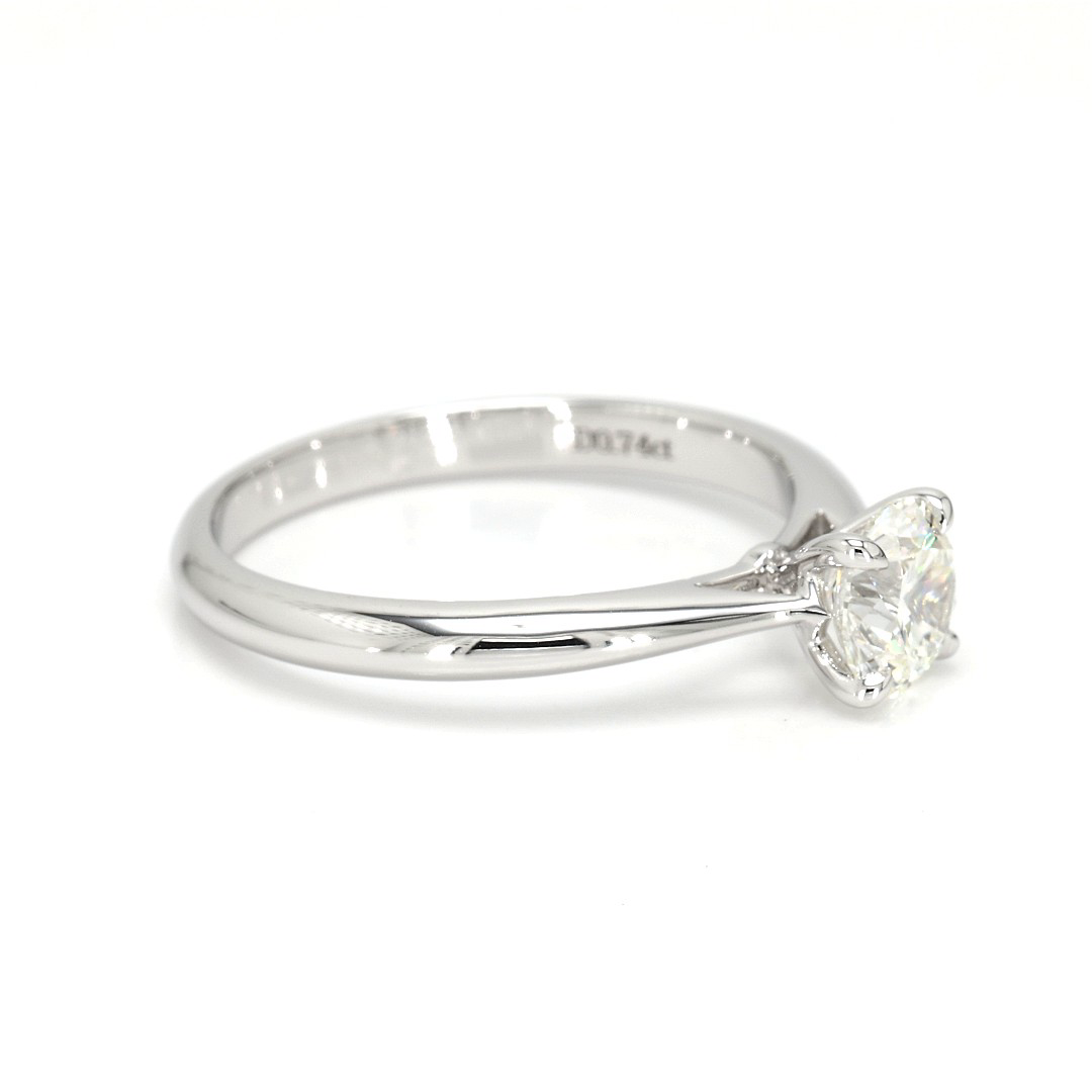 18K 0.74ct Round  Shaped Florence Ring White Frame 9