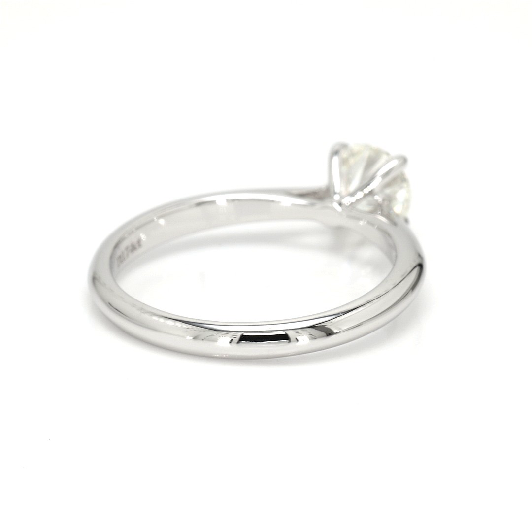 18K 0.74ct Round  Shaped Florence Ring White Frame 17
