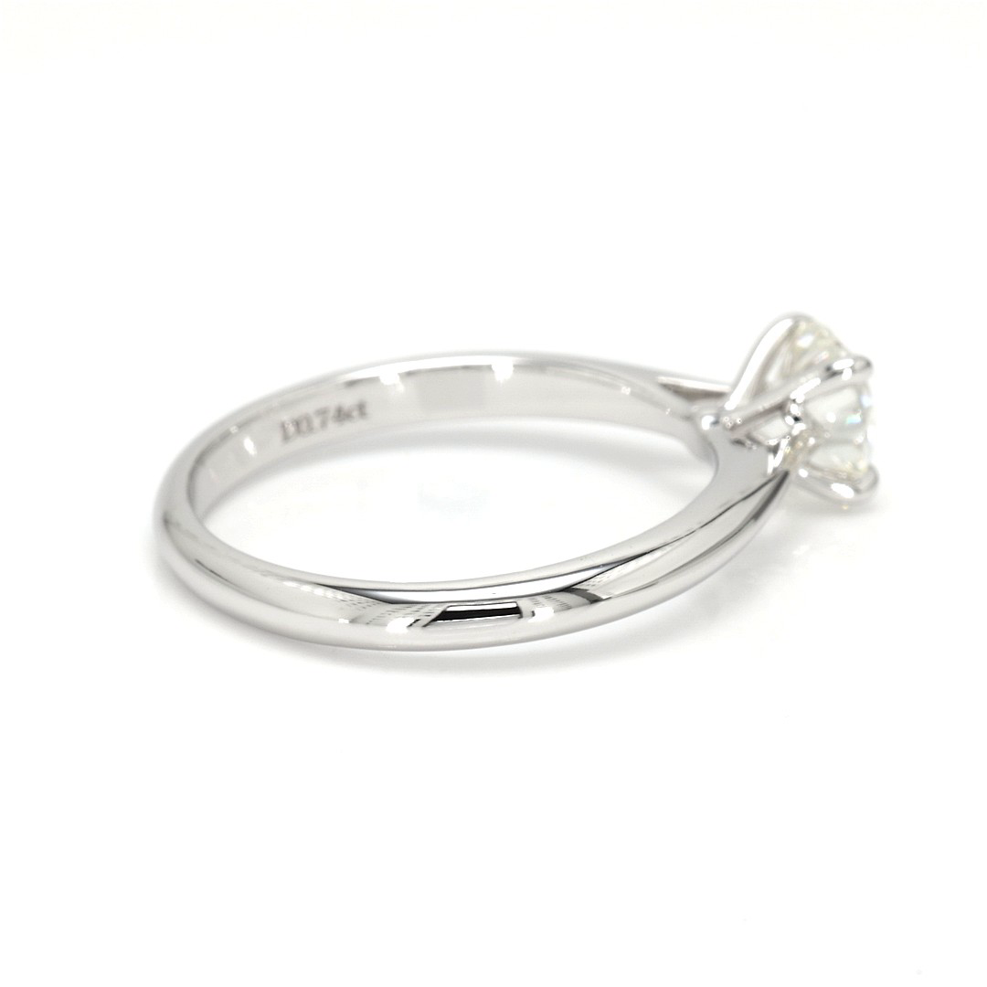 18K 0.74ct Round  Shaped Florence Ring White Frame 18