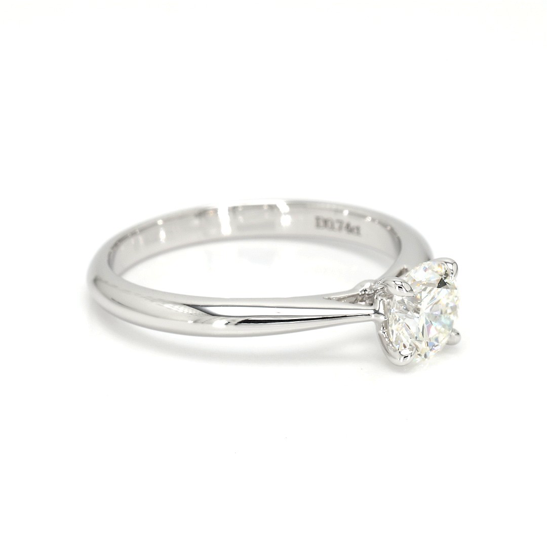 18K 0.74ct Round  Shaped Florence Ring White Frame 20