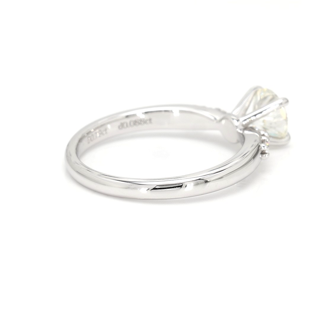 18K 0.79ct Round Shaped Alex Ring White Frame 17