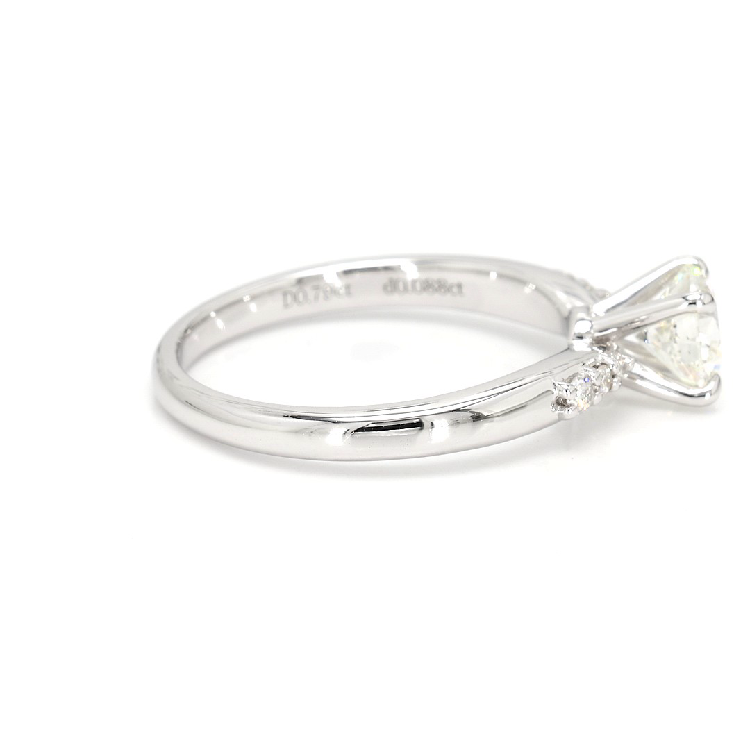 18K 0.79ct Round Shaped Alex Ring White Frame 18