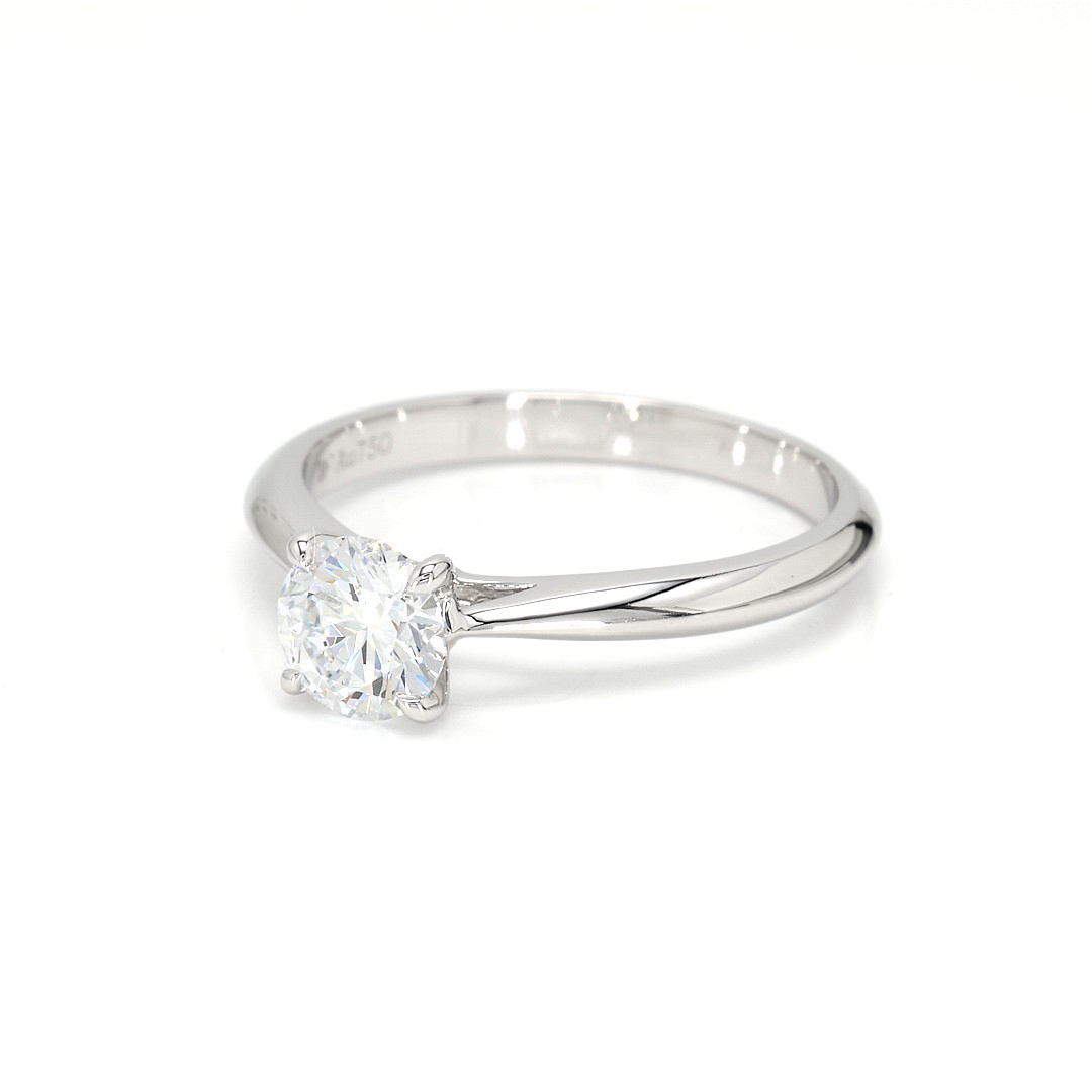 18K 0.7ct Round  Shaped Florence Ring White Frame 11