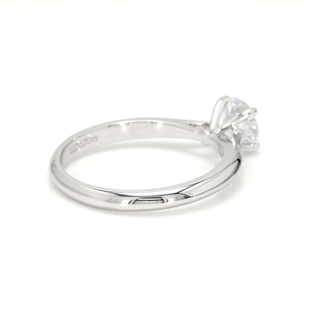 18K 0.7ct Round  Shaped Florence Ring White Frame 17