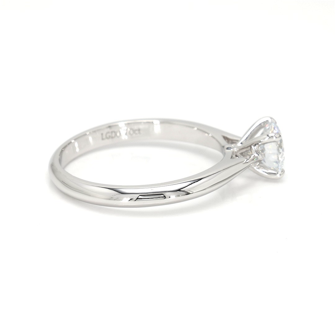 18K 0.7ct Round  Shaped Florence Ring White Frame 18
