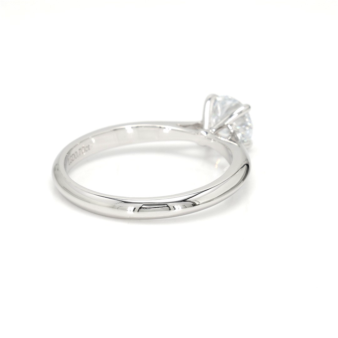 18K 0.7ct Round  Shaped Florence Ring White Frame 6