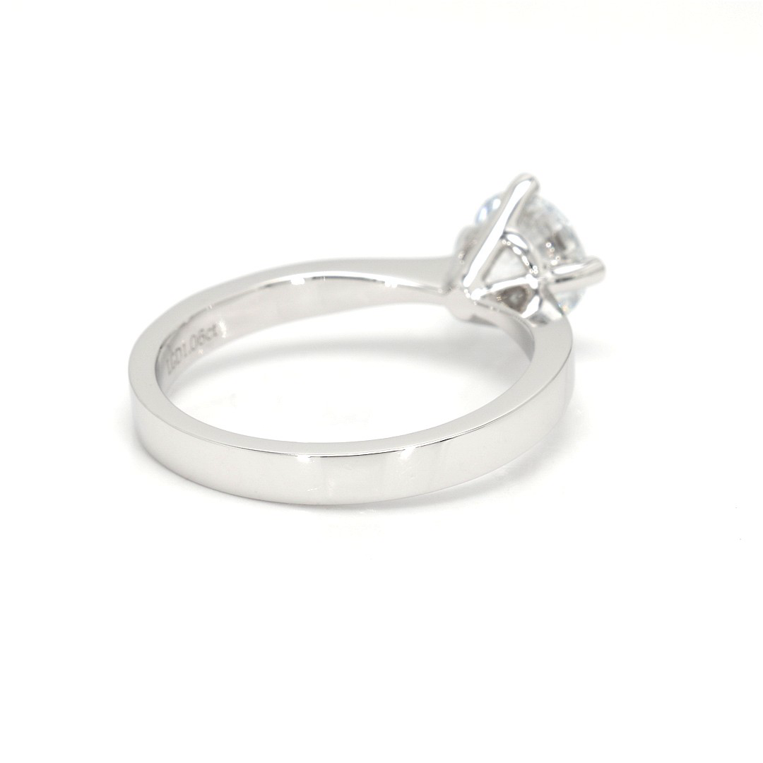 18K 1.06ct Round  Shaped Miel Ring White Frame 6