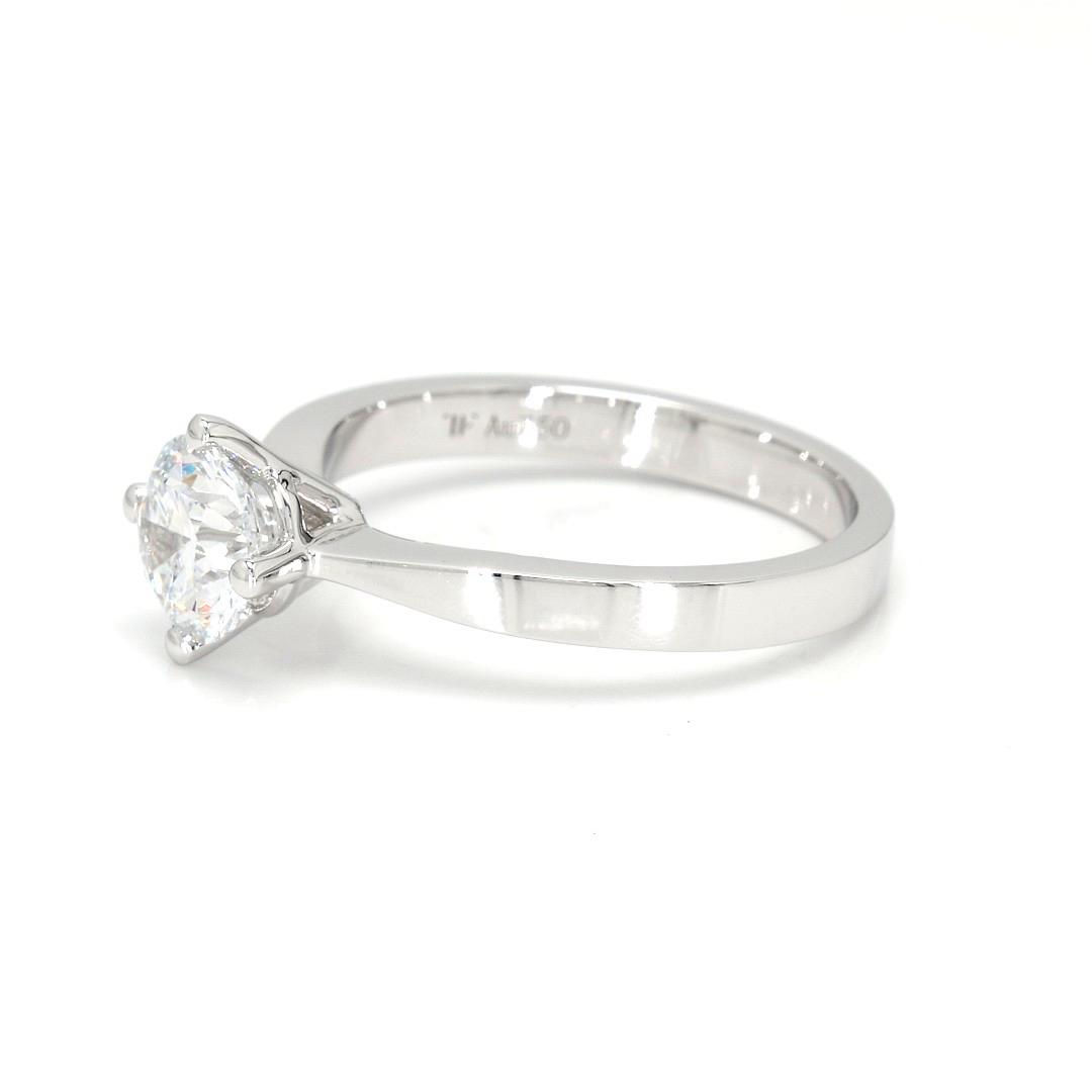18K 1.06ct Round  Shaped Miel Ring White Frame 12