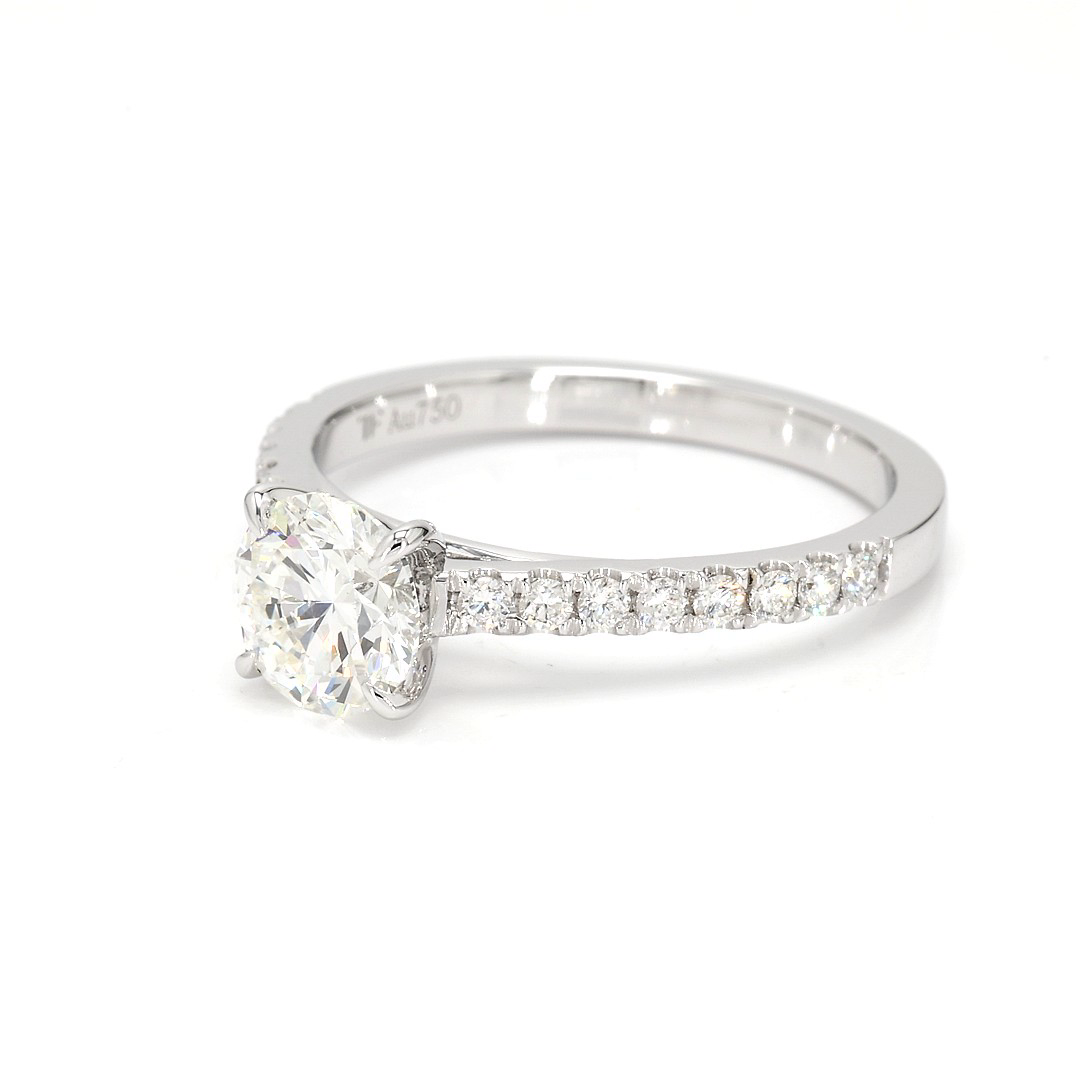 18K 1.01ct Round  Shaped Dior Ring White Frame 1