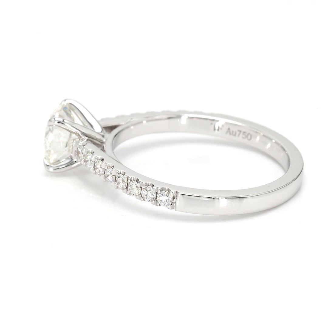 18K 1.01ct Round  Shaped Dior Ring White Frame 3