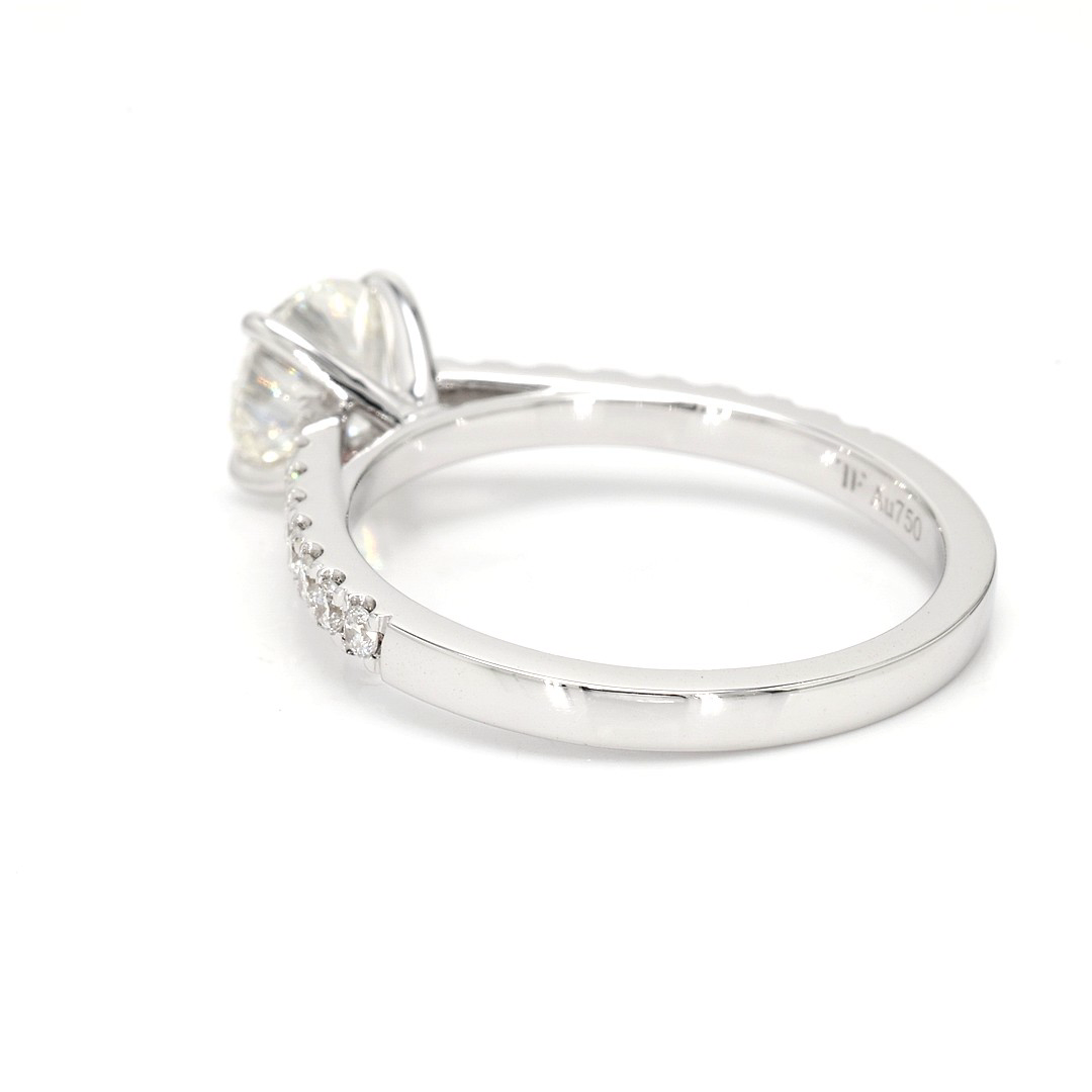 18K 1.01ct Round  Shaped Dior Ring White Frame 4