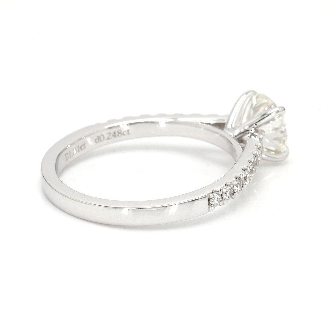 18K 1.01ct Round  Shaped Dior Ring White Frame 7