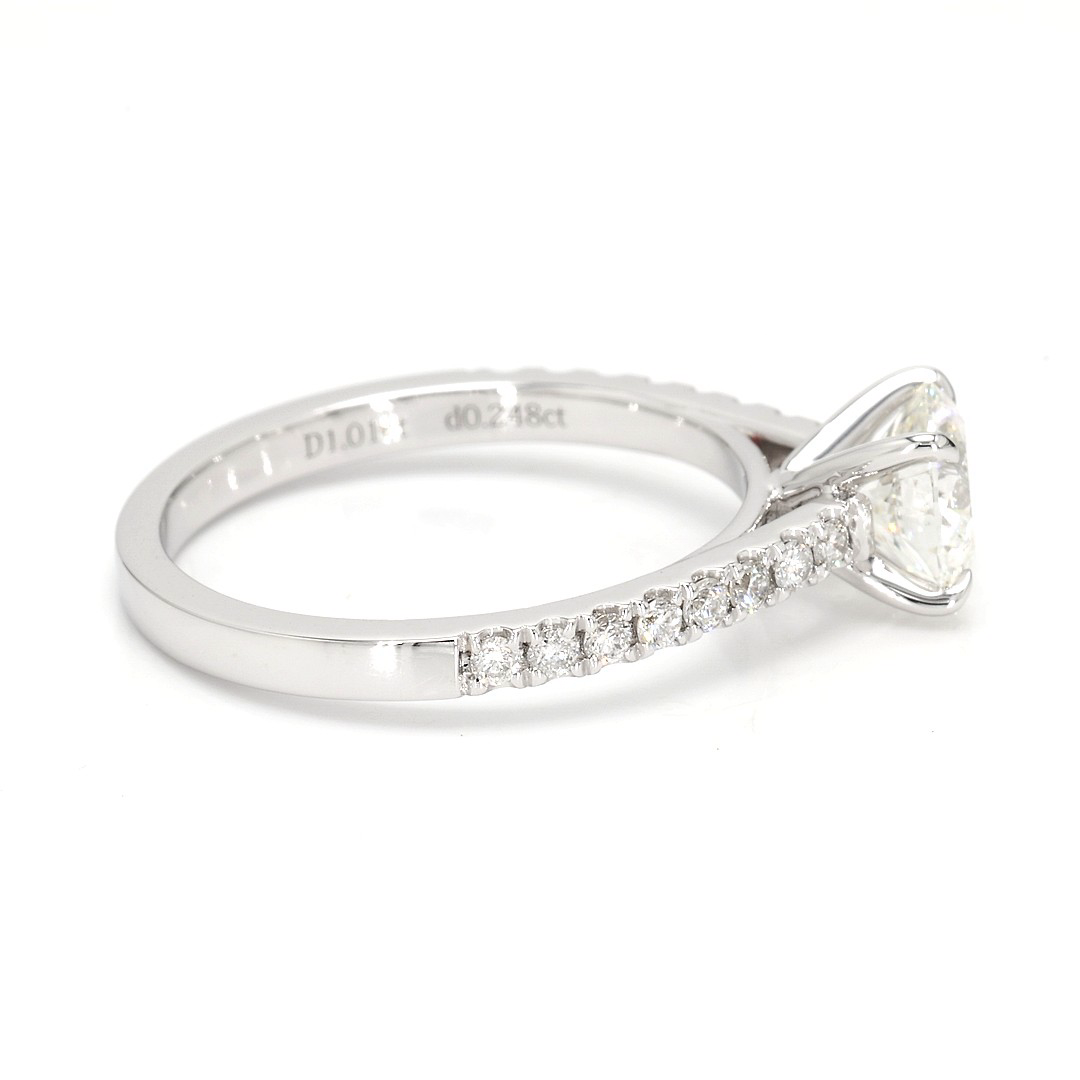 18K 1.01ct Round  Shaped Dior Ring White Frame 8