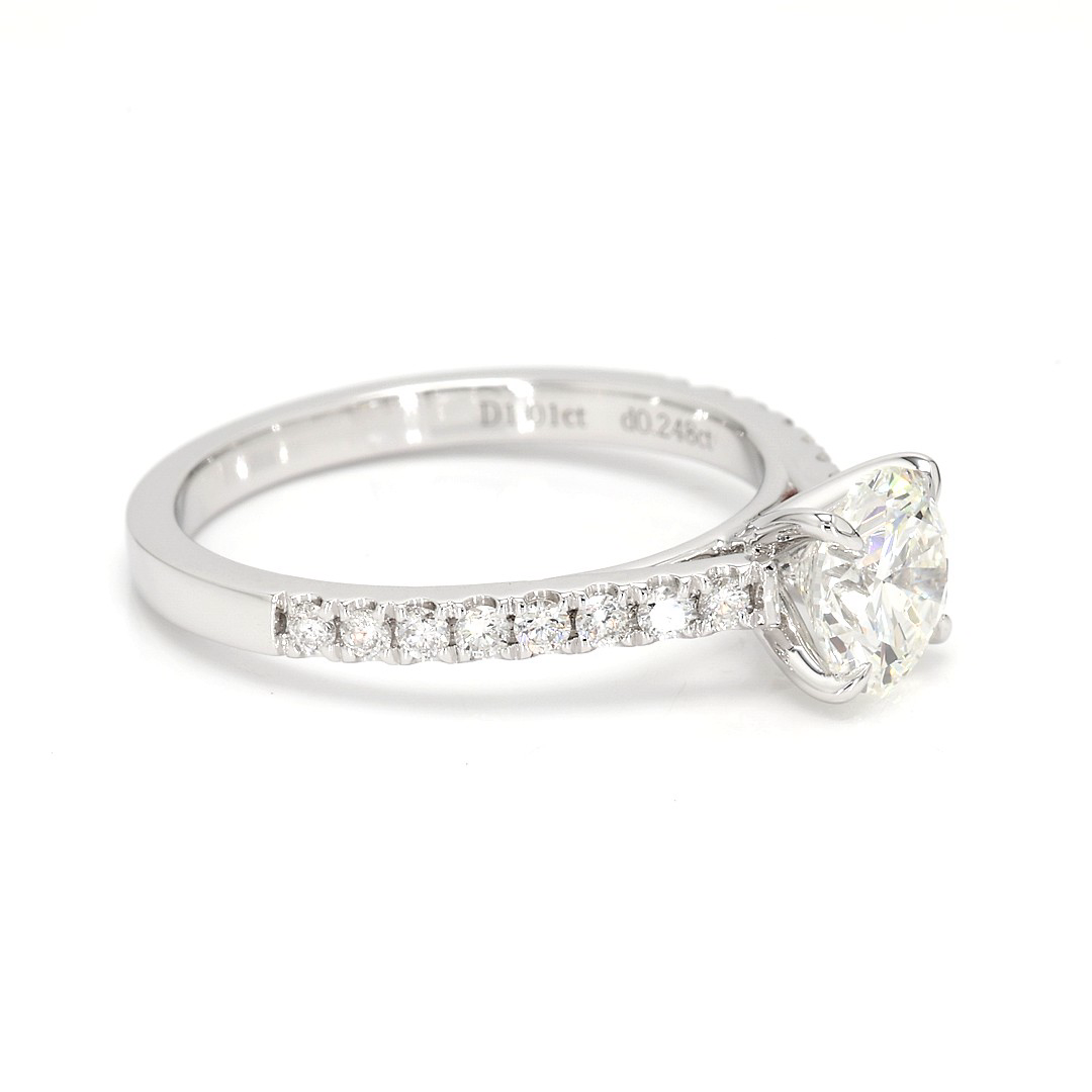 18K 1.01ct Round  Shaped Dior Ring White Frame 9