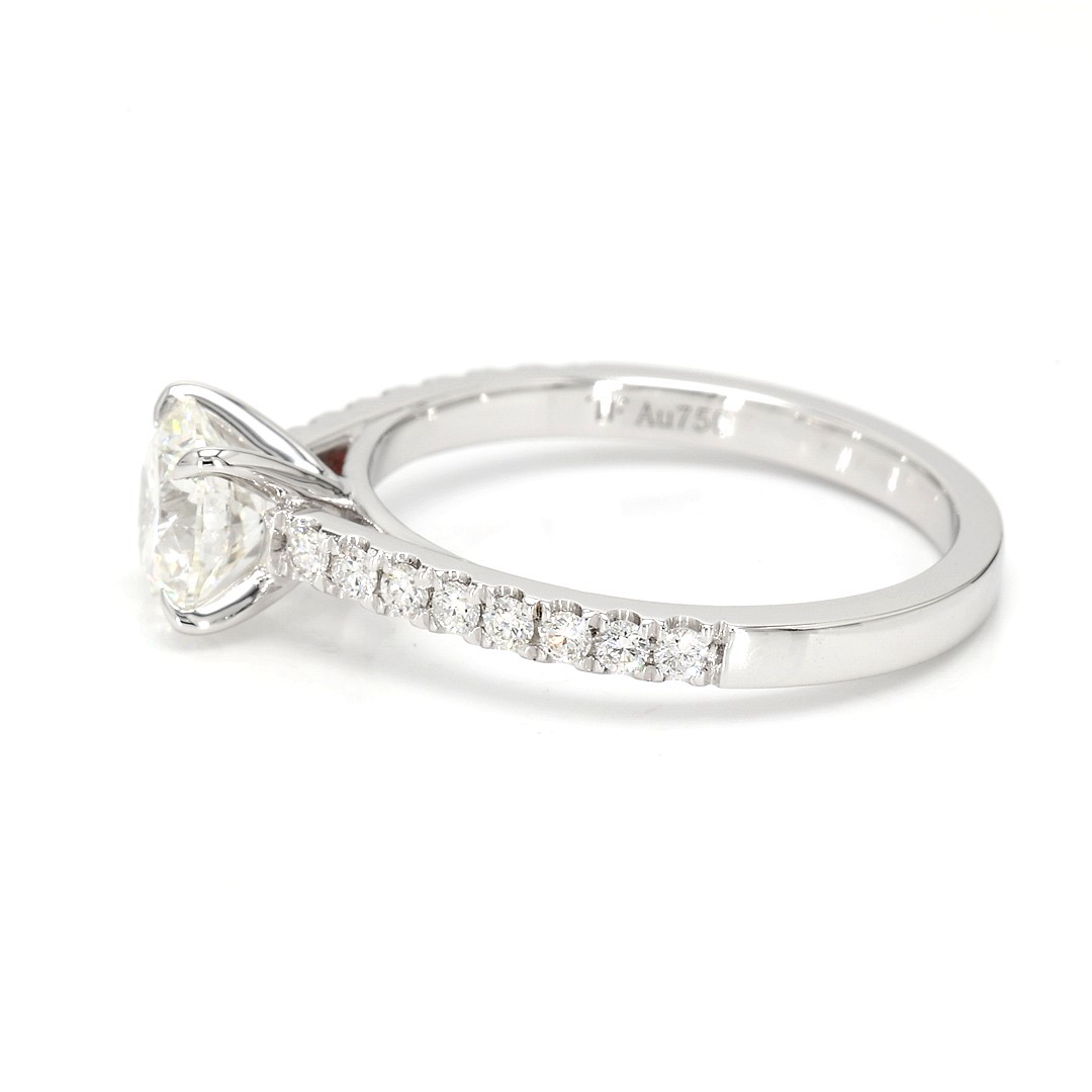 18K 1.01ct Round  Shaped Dior Ring White Frame 13