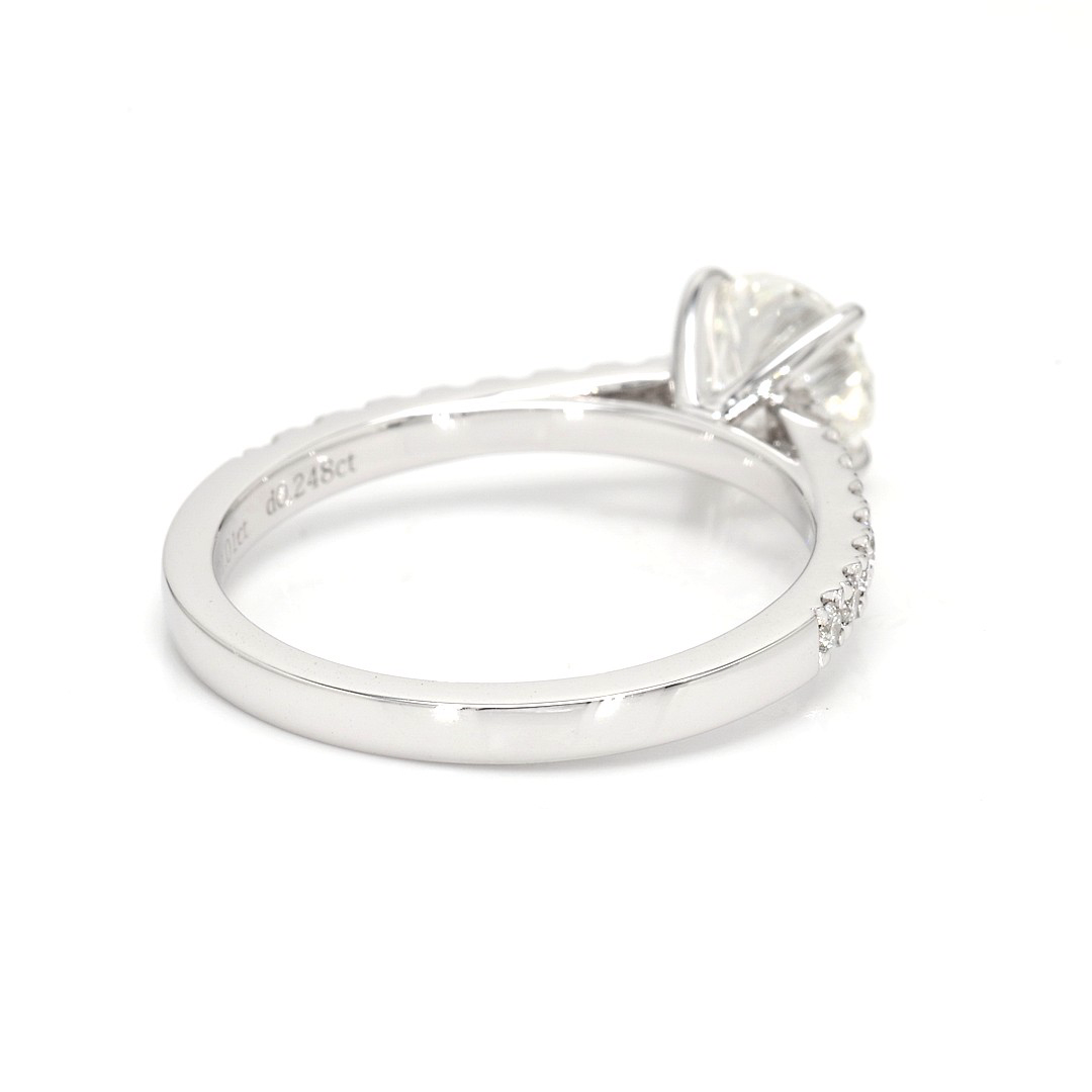 18K 1.01ct Round  Shaped Dior Ring White Frame 17