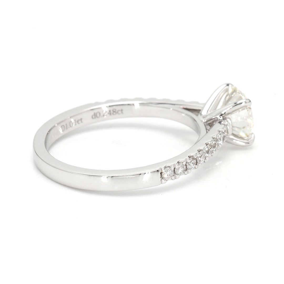 18K 1.01ct Round  Shaped Dior Ring White Frame 18