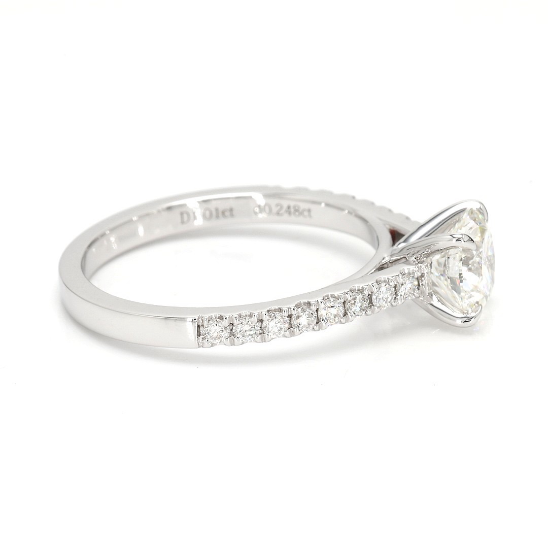 18K 1.01ct Round  Shaped Dior Ring White Frame 19