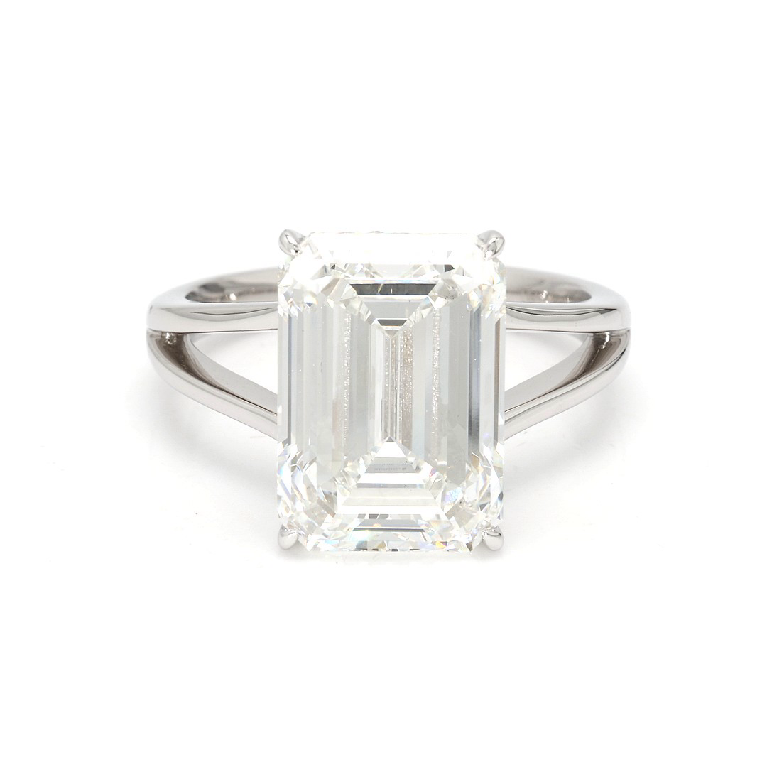 18K 7.14ct Emerald Shaped Christine Ring White Frame 0
