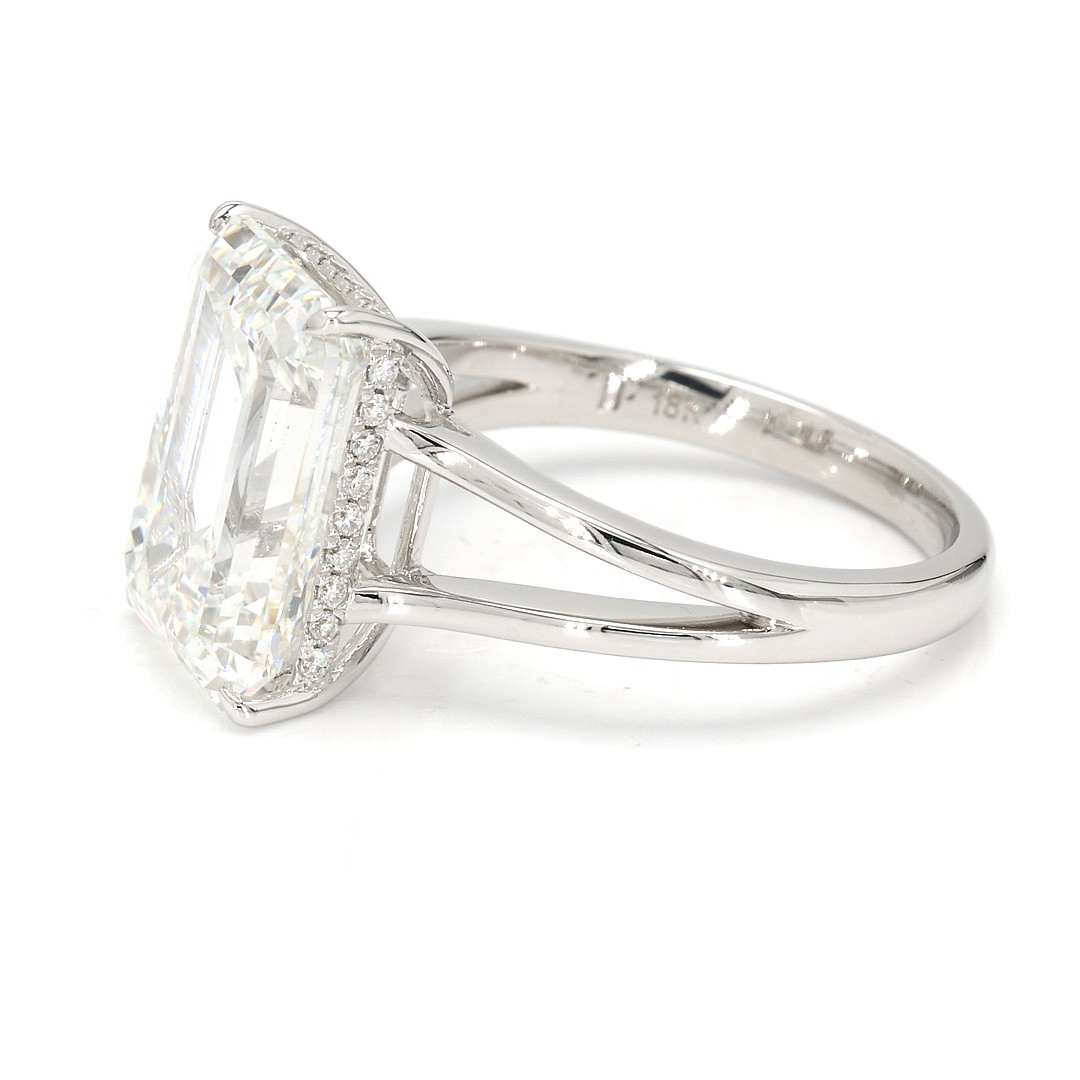 18K 7.14ct Emerald Shaped Christine Ring White Frame 2