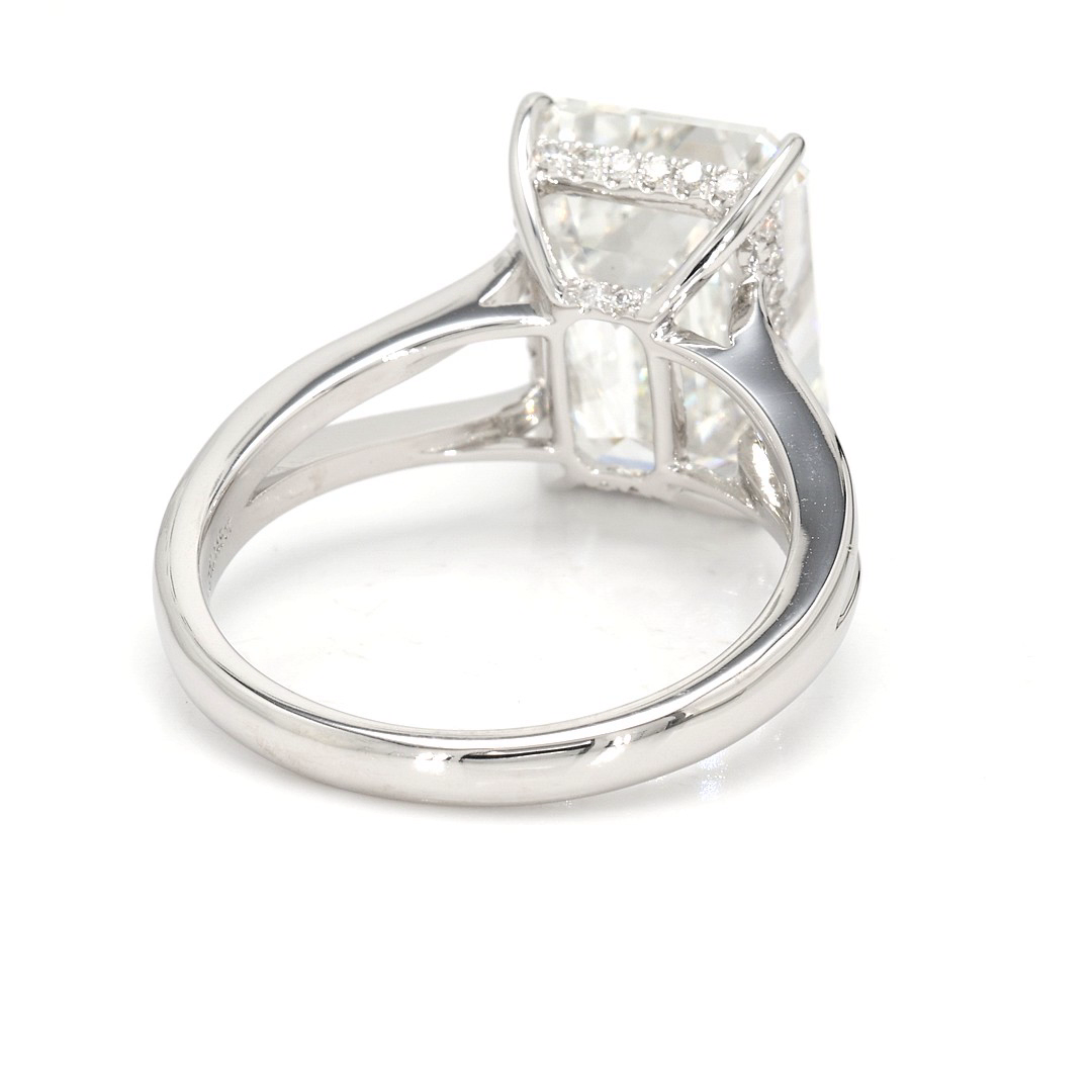 18K 7.14ct Emerald Shaped Christine Ring White Frame 6