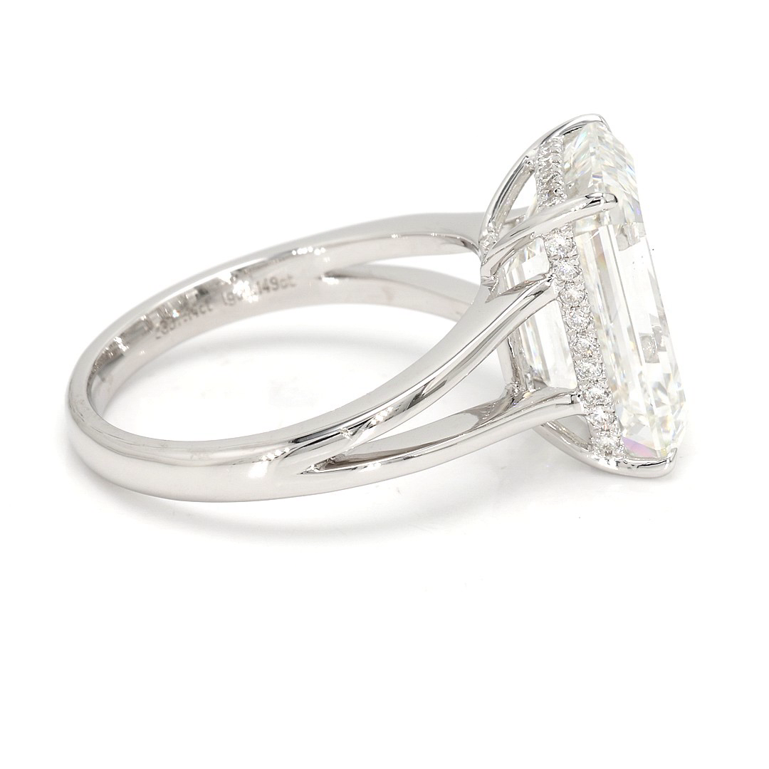 18K 7.14ct Emerald Shaped Christine Ring White Frame 8