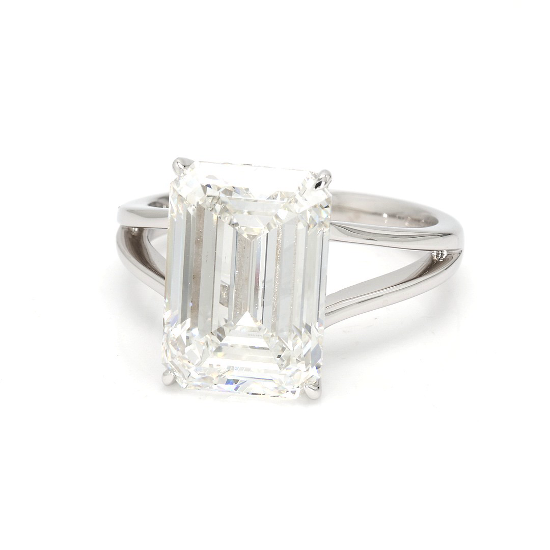 18K 7.14ct Emerald Shaped Christine Ring White Frame 11
