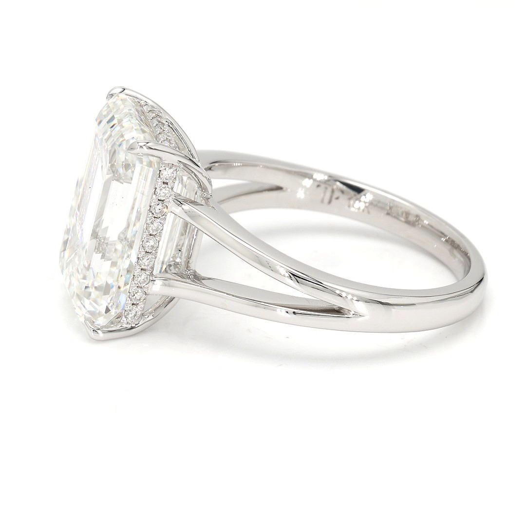 18K 7.14ct Emerald Shaped Christine Ring White Frame 13