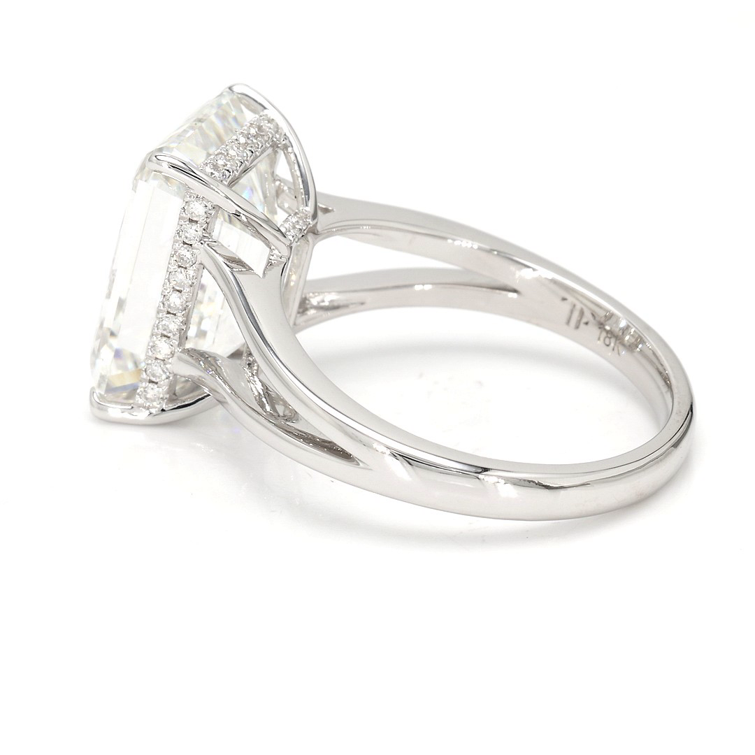 18K 7.14ct Emerald Shaped Christine Ring White Frame 14