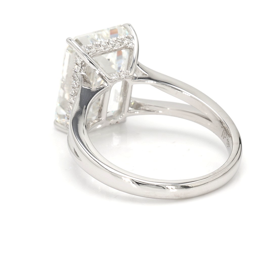 18K 7.14ct Emerald Shaped Christine Ring White Frame 15