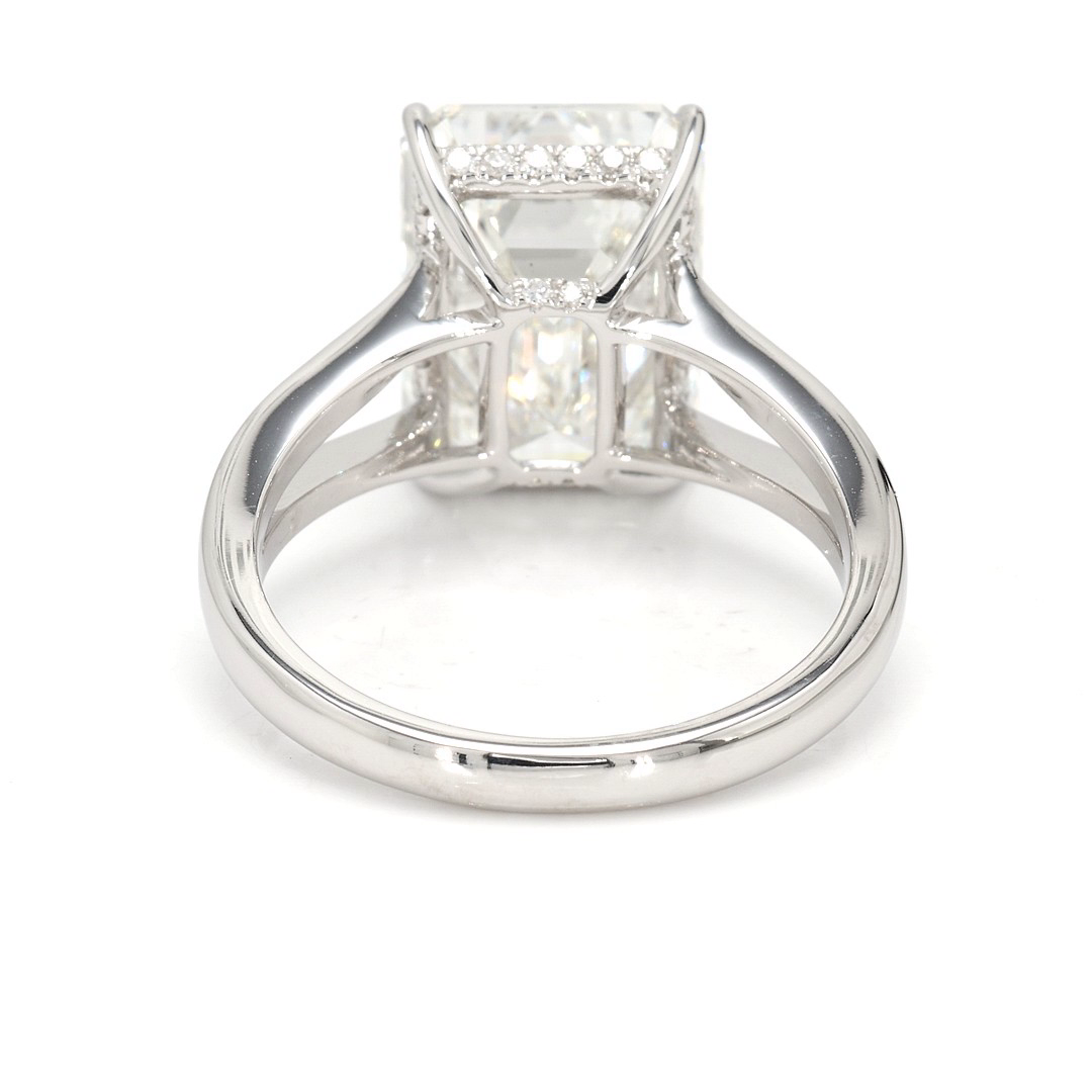 18K 7.14ct Emerald Shaped Christine Ring White Frame 16